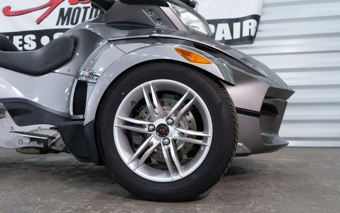 2012 Can-Am Spyder® RT Audio & Convenience