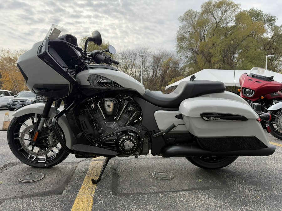 2026 Indian Motorcycle CHALLENGER DARK HORSE 112 PACKAGE