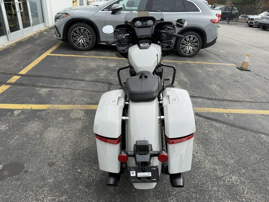 2026 Indian Motorcycle CHALLENGER DARK HORSE 112 PACKAGE