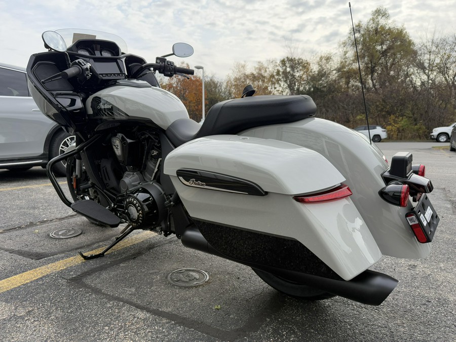 2026 Indian Motorcycle CHALLENGER DARK HORSE 112 PACKAGE