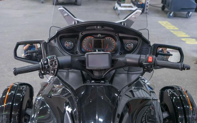 2015 Can-Am Spyder® RT SE6