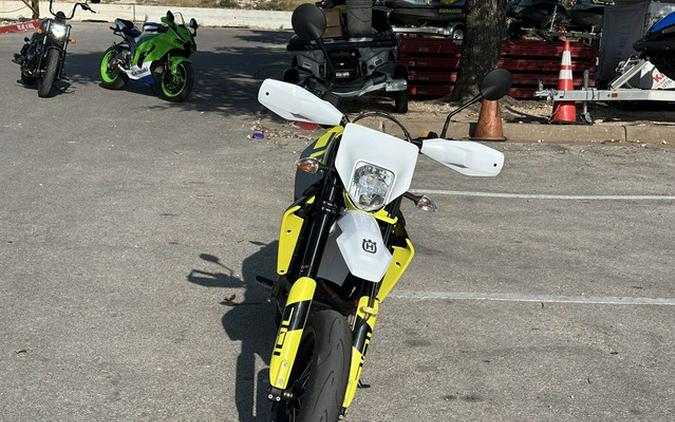 2024 Husqvarna Supermoto 701