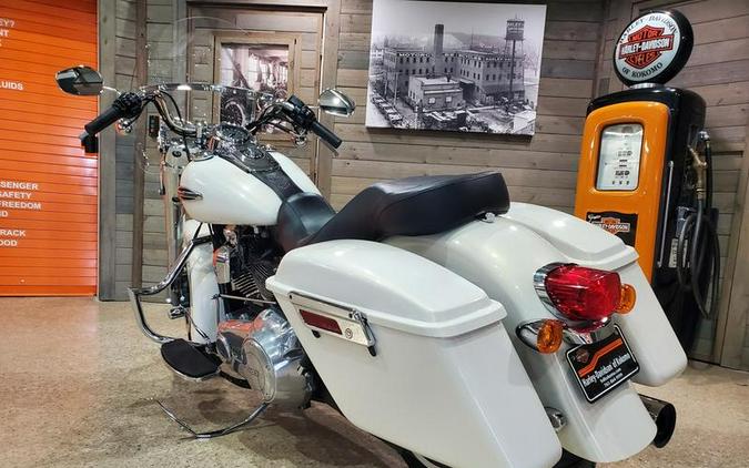 2014 Harley-Davidson® FLD - Dyna® Switchback™