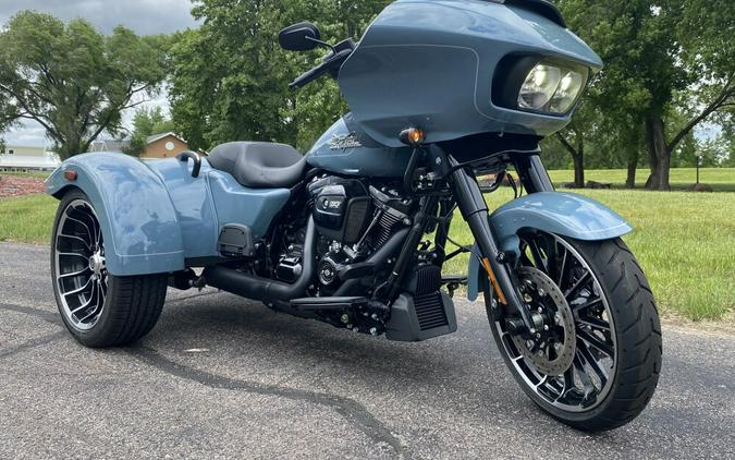 2024 Harley-Davidson Road Glide 3 Sharkskin Blue – Black Finish