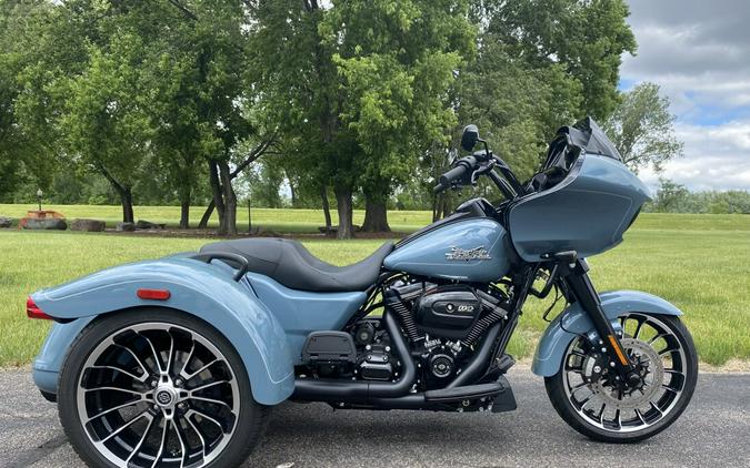 2024 Harley-Davidson Road Glide 3 Sharkskin Blue – Black Finish