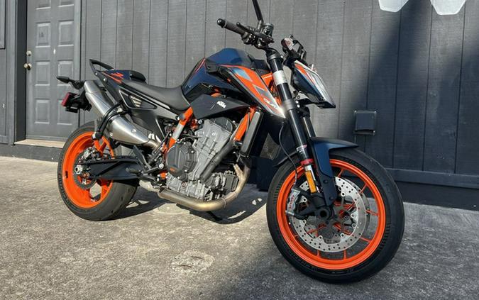 2023 KTM Duke 890 R