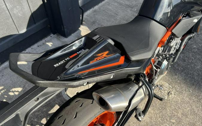 2023 KTM Duke 890 R