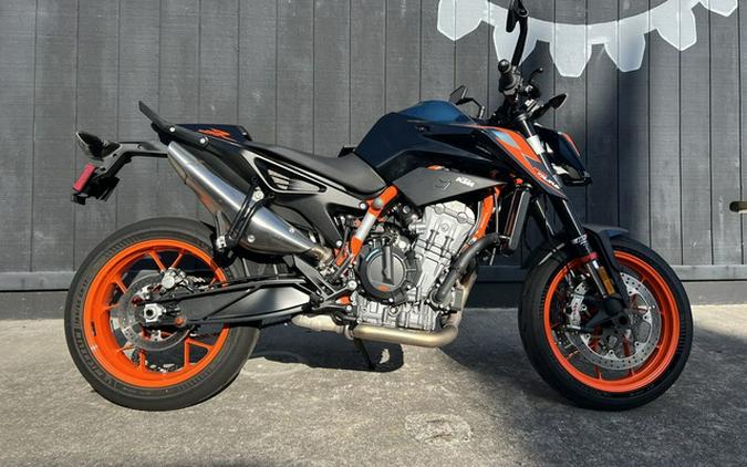 2023 KTM Duke 890 R