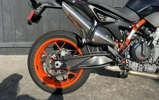 2023 KTM Duke 890 R