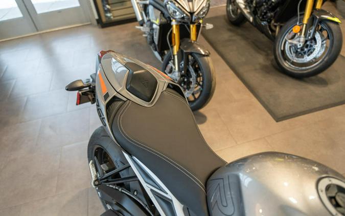 2024 Triumph Street Triple 765 RS Silver Ice