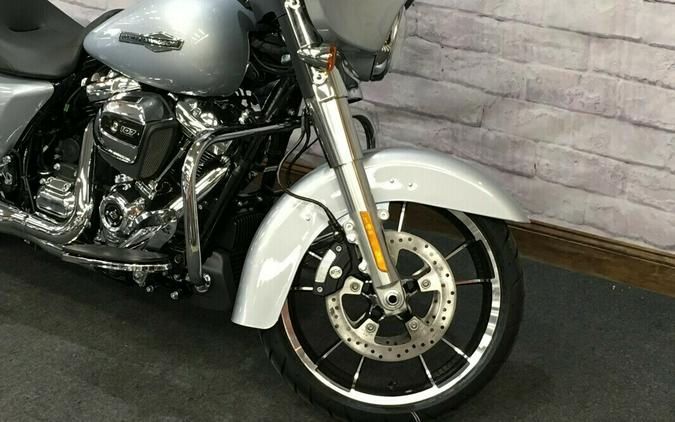 2023 Harley-Davidson Street Glide Atlas Silver Metallic FLHX