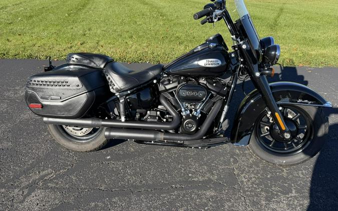 2022 Harley-Davidson® Heritage Classic 114 Vivid Black (Black Finish w/Laced Wheels)