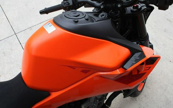 2024 KTM 990 Duke