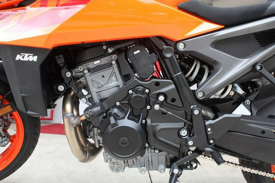 2024 KTM 990 Duke