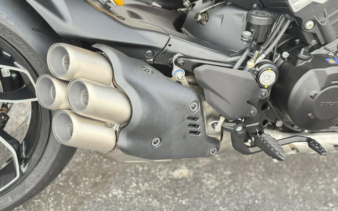 2026 Ducati Diavel V4 Black Roadster - 006280