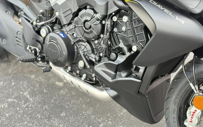 2026 Ducati Diavel V4 Black Roadster - 006280