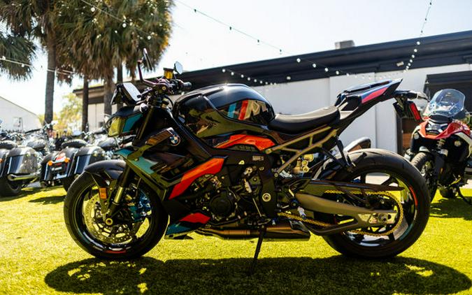 2025 BMW M1000R
