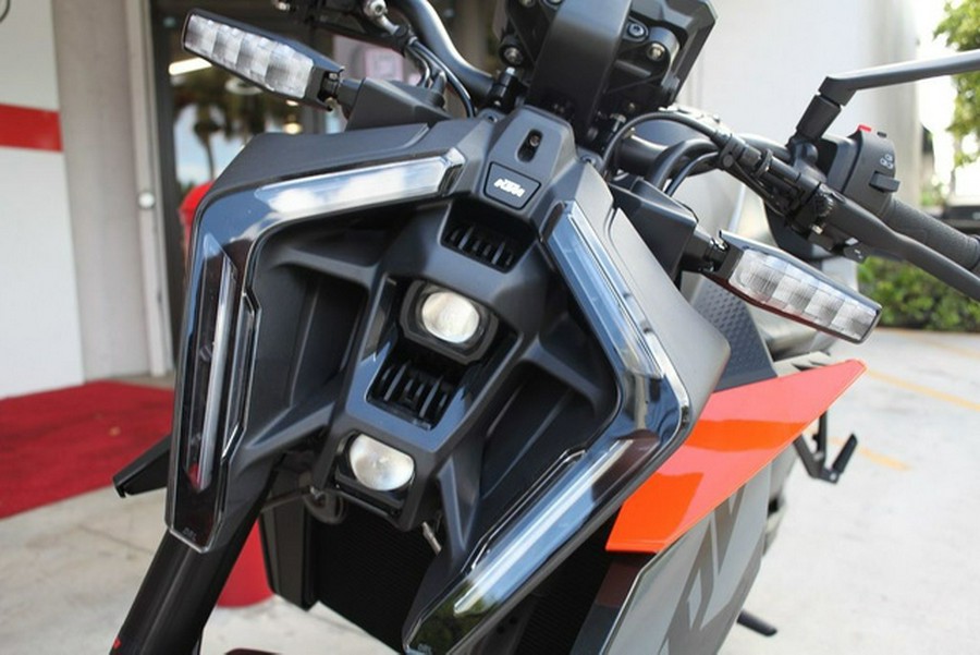 2024 KTM 990 Duke