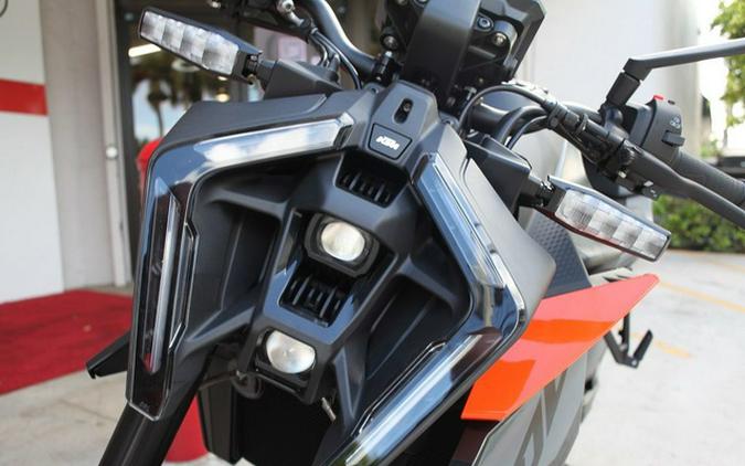 2024 KTM 990 Duke