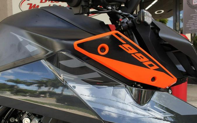 2024 KTM 990 Duke