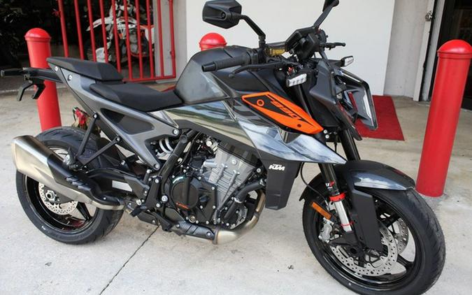 2024 KTM 990 Duke