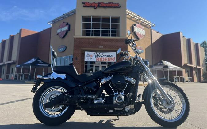 2020 Harley-Davidson® Softail Standard® FXST Vivid Black 062868
