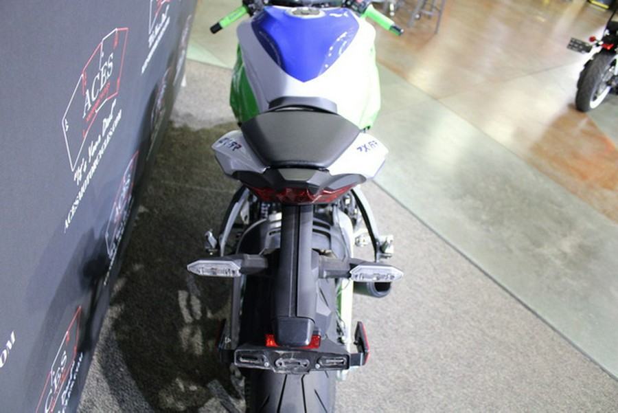 2024 Kawasaki Ninja ZX-6R ABS Pearl Robotic White/Metallic Graphite Gray