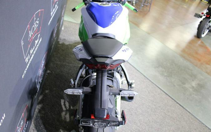 2024 Kawasaki Ninja ZX-6R ABS Pearl Robotic White/Metallic Graphite Gray