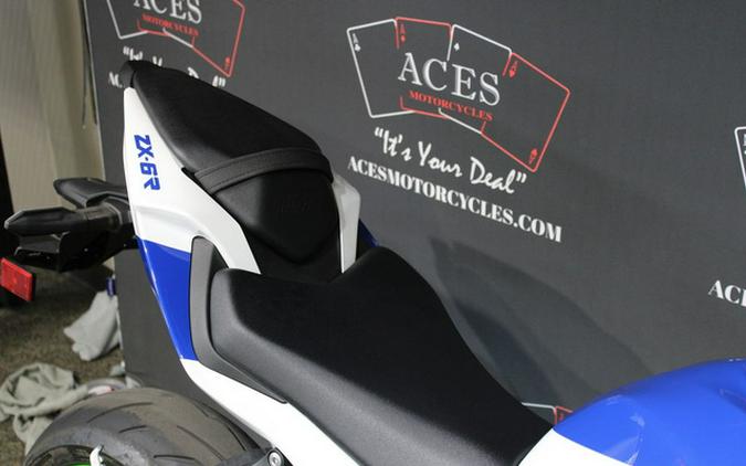 2024 Kawasaki Ninja ZX-6R ABS Pearl Robotic White/Metallic Graphite Gray