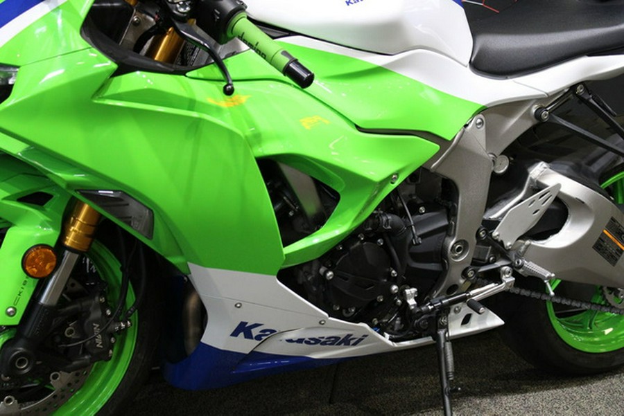 2024 Kawasaki Ninja ZX-6R ABS Pearl Robotic White/Metallic Graphite Gray