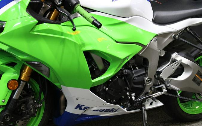 2024 Kawasaki Ninja ZX-6R ABS Pearl Robotic White/Metallic Graphite Gray