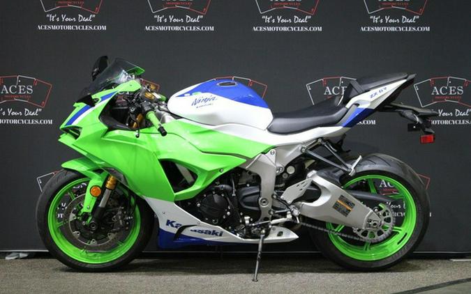 2024 Kawasaki Ninja ZX-6R ABS Pearl Robotic White/Metallic Graphite Gray