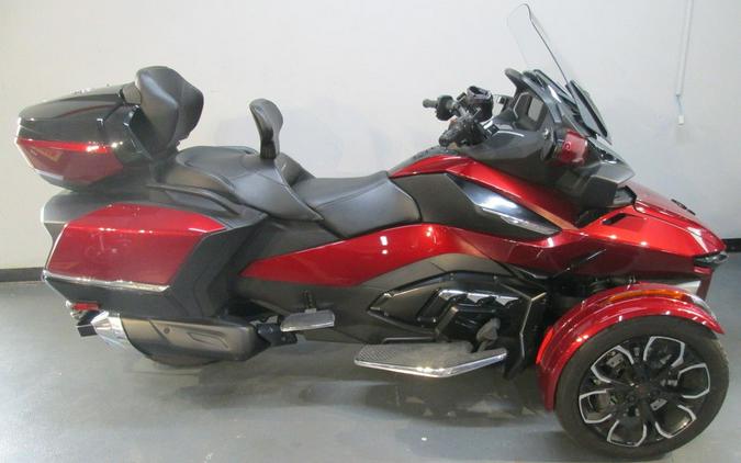 2022 Can-Am® Spyder RT Limited Dark Wheels