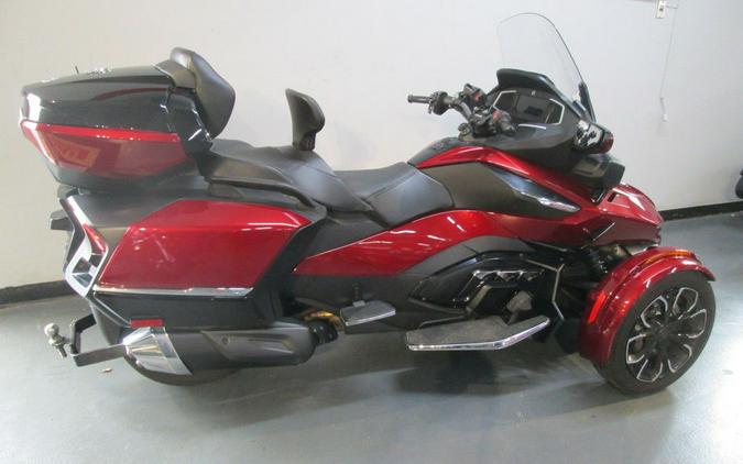 2022 Can-Am® Spyder RT Limited Dark Wheels
