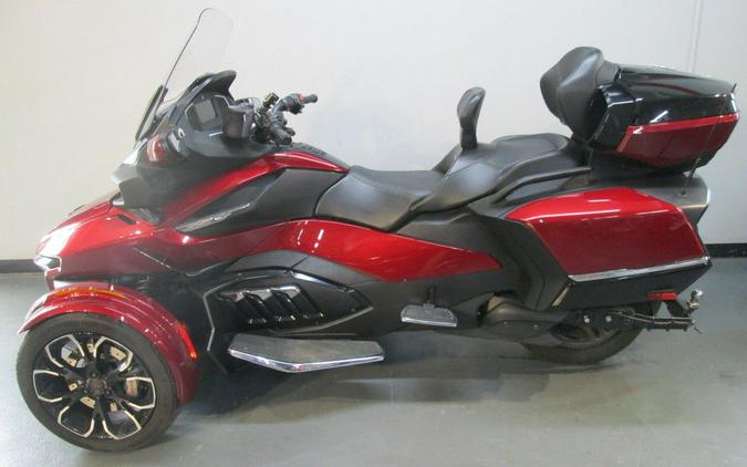 2022 Can-Am® Spyder RT Limited Dark Wheels