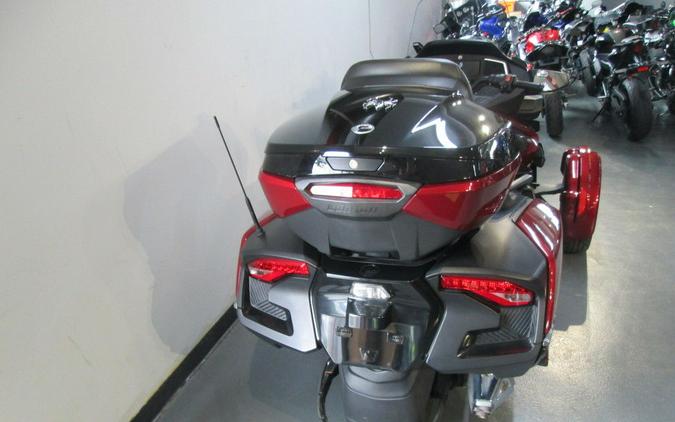 2022 Can-Am® Spyder RT Limited Dark Wheels
