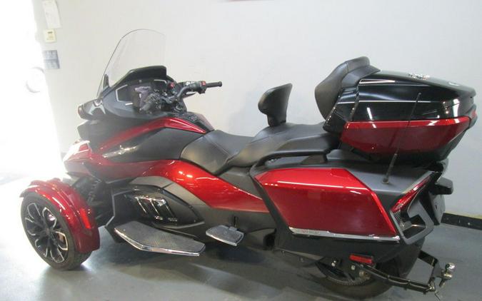 2022 Can-Am® Spyder RT Limited Dark Wheels