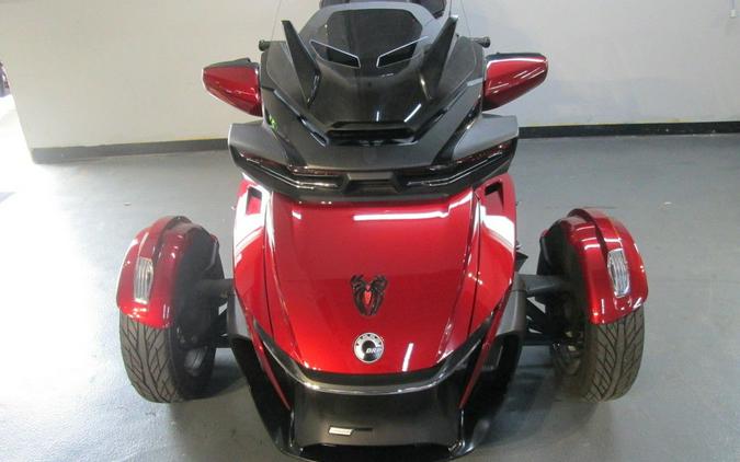 2022 Can-Am® Spyder RT Limited Dark Wheels