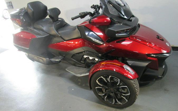 2022 Can-Am® Spyder RT Limited Dark Wheels