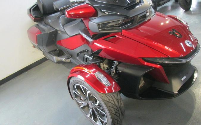 2022 Can-Am® Spyder RT Limited Dark Wheels
