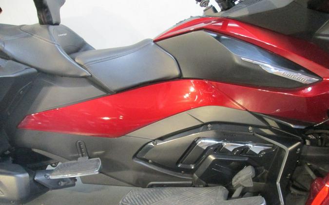 2022 Can-Am® Spyder RT Limited Dark Wheels
