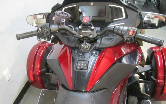 2022 Can-Am® Spyder RT Limited Dark Wheels