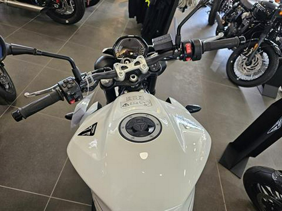 2025 Triumph Street Triple 765 R