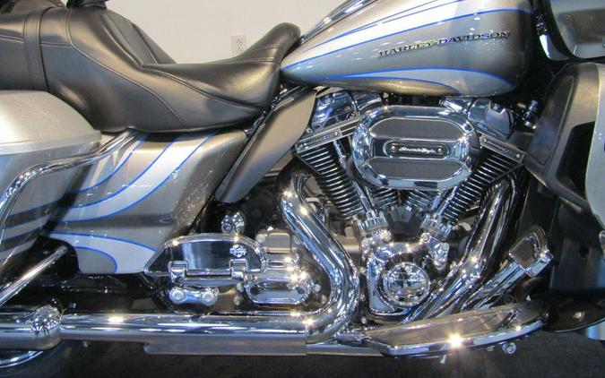 2016 Harley-Davidson® FLTRUSE - CVO™ Road Glide Ultra®