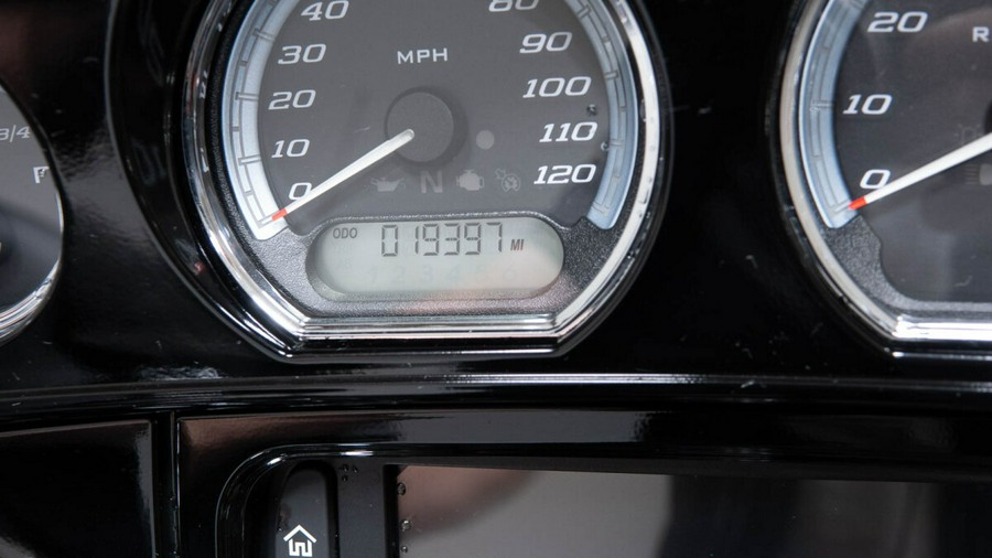 2015 HARLEY-DAVIDSON FLHTK Ultra Limited in Vivid Black with 19297 miles