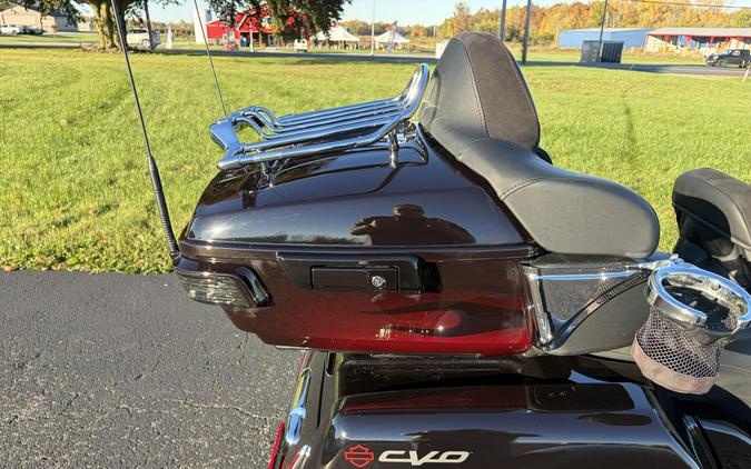 2022 Harley-Davidson® CVO™ Tri Glide® Dante’s Red Fade