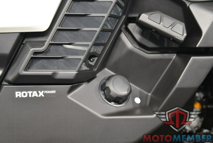 2026 Can-Am Defender Limited HD11