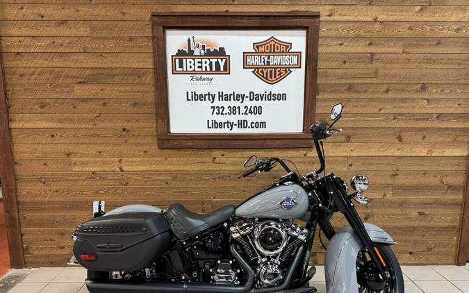 2026 Harley-Davidson® Heritage Classic Dark Billiard Gray Black Cast Wheels FLHC