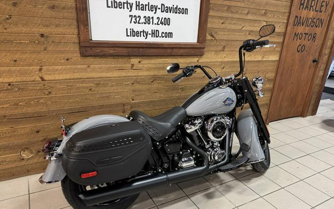 2026 Harley-Davidson® Heritage Classic Dark Billiard Gray Black Cast Wheels FLHC
