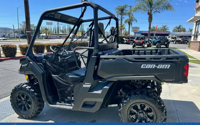 2024 Can-Am® Defender DPS HD9 Timeless Black